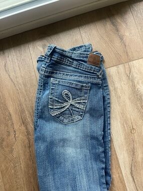 Women’s Blue Denim Jeans with Embroidered Back Pocket -